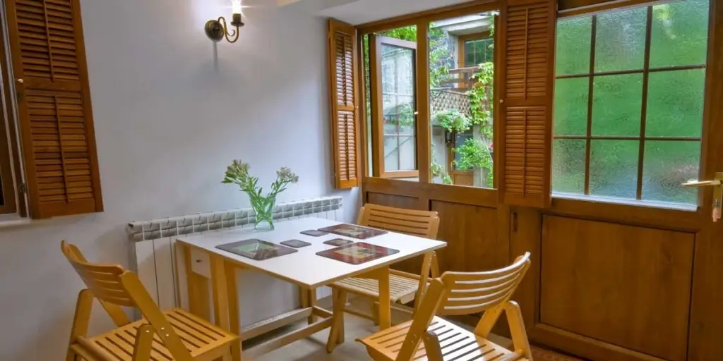 La Pointe Farm - Guernsey Self Catering - Cobo Apartment - Dining Area
