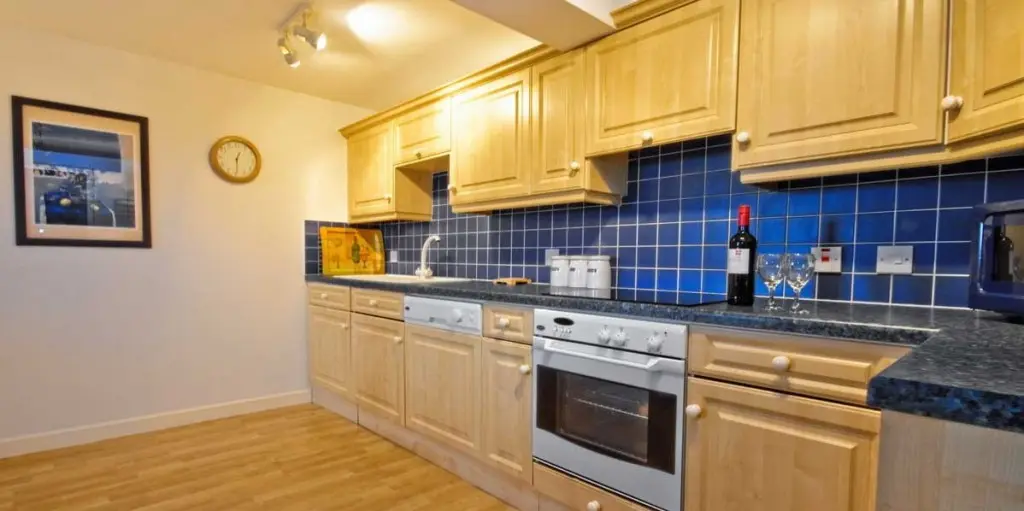 La Pointe Farm - Guernsey Self Catering - Portelet Apartment - Kitchen
