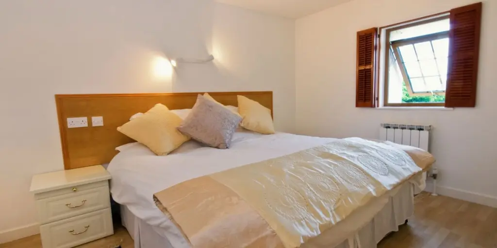 La Pointe Farm - Guernsey Self Catering - Portelet Apartment - Double Bedroom