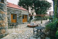 La Pointe Farm - Guernsey Self Catering - Cobo Apartment - Courtyard