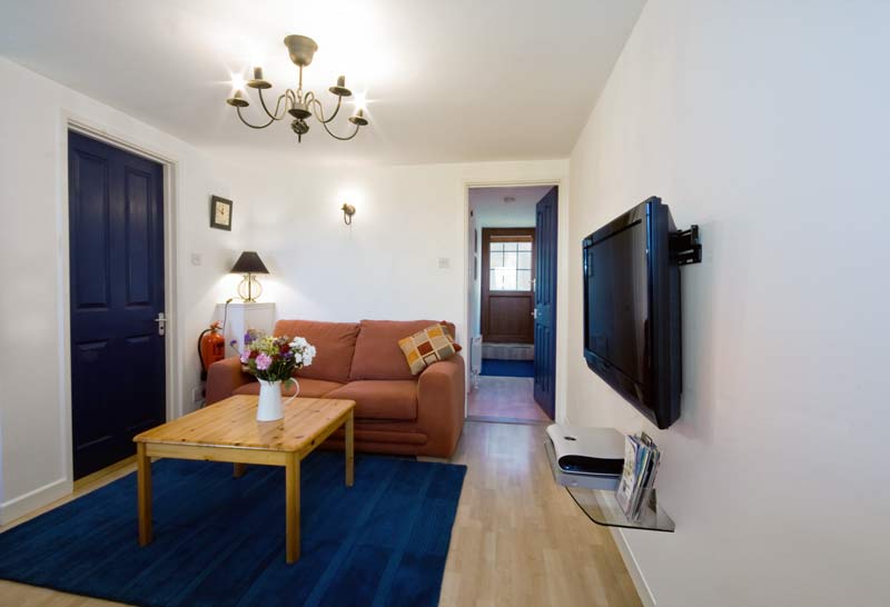 La Pointe Farm - Guernsey Self Catering - Perelle Apartment - Lounge with Dining Table