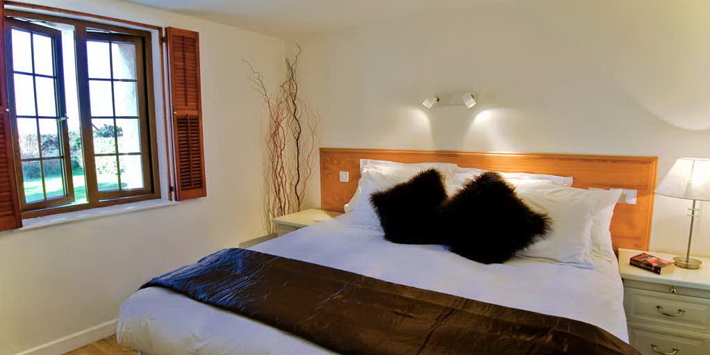 La Pointe Farm - Guernsey Self Catering - Rocquaine Apartment - Double Bedroom