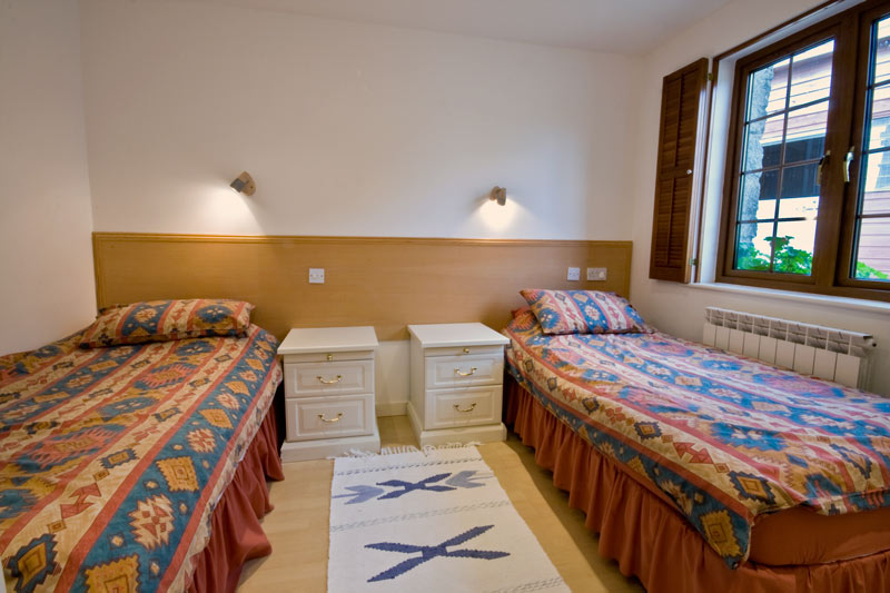 La Pointe Farm - Guernsey Self Catering - Vazon Apartment - Twin Bedroom